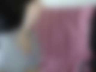 Live cam show with Luna - Facial on Camsoda