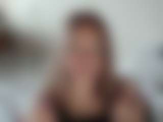 Live cam show with Luna - Moaning on xxxlivecams.org