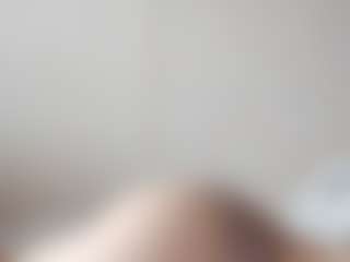 Live cam show with Luna - Moaning on CamClone