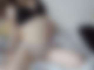 Live cam show with Luna - Lesbian on Camsoda