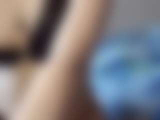 Live cam show with Luna - Lesbian on Fling VIP Chat