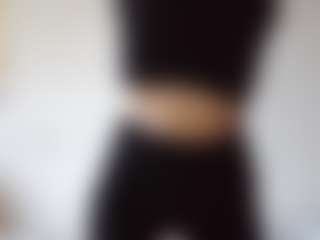 Live cam show with Luna - Moaning on Camsoda