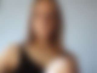 Live cam show with Luna - Body Massage on Camsoda