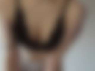 Live cam show with Luna - Lesbian on Mixed Magazine Live