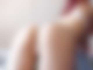 Live cam show with Luna - Public on Camsoda