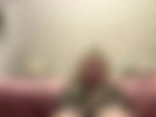 Live cam show with ReneeDinuzzo - Striptease on AdultVida.com