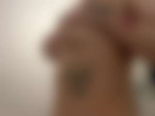 Live cam show with ReneeDinuzzo - Average on AdultVida.com