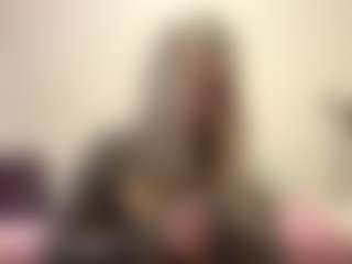 Live cam show with ReneeDinuzzo - Fingering on AdultVida.com