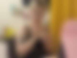 Live cam show with ReneeDinuzzo - Camel Toe on Dare Cams
