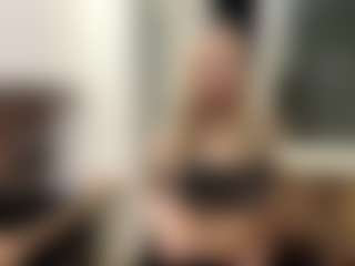Live cam show with ReneeDinuzzo - Average on nudelive.tv