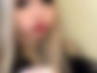Live cam show with ReneeDinuzzo - Moaning on Camsoda