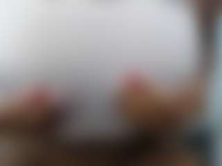 gretamilan's Live Sex Cam Show