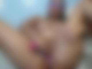 gretamilan's Live Sex Cam Show