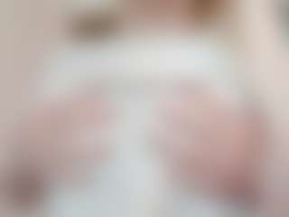 Live cam show with Lisandra - Flashing on fapnchat