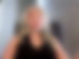 Live cam show with LucretiaLampsas - Brown Hair on livesuperchat.net