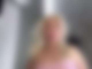 Live cam show with LucretiaLampsas - Doggy Style on AdultVida.com