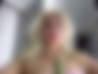 Live cam show with LucretiaLampsas - Teen (18+) on Uber Horny