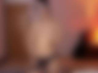 Live cam show with RiaVenskoske - Thin on Latina Girls