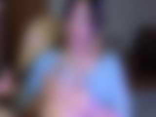 Live cam show with RiaVenskoske - Gamer Brown Hair on Camsoda