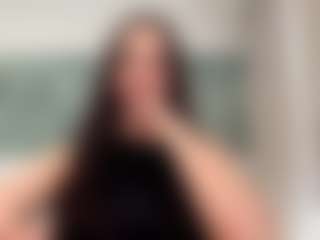 Live cam show with Laura - Public on madthumbs