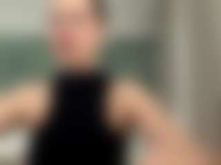 Live cam show with Laura - Pornstar Public on Camming Site