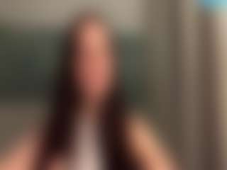 Live cam show with Laura - New Petite on sexytreat.net