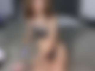 Live cam show with FreyaJels - Tease on CamClone
