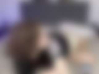 Live cam show with FreyaJels - Doggy on live18s.com