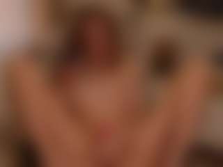 MiaKomoi's Live Sex Cam Show