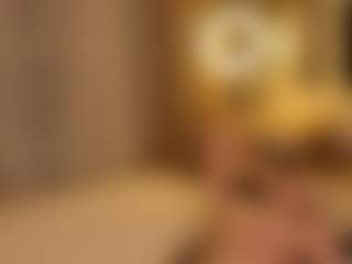 Live cam show with MiaKomoi - Fingering on SquirtSoMuch