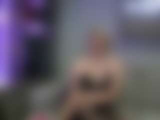 Nora-Noxx MILF webcam performer live streaming