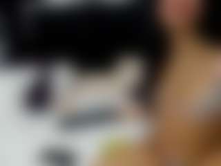 tiiana-moon's Live Sex Cam Show