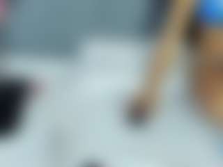Live cam show with CarolinaSantana - Brown Hair Petite on Camsoda
