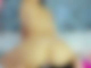 Live cam show with CarolinaSantana - Bikini on Milf Play