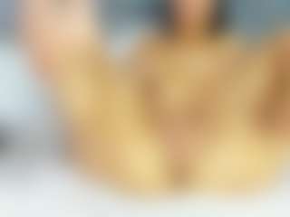 Live cam show with CarolinaSantana - Spank Brown Hair on Uber Horny