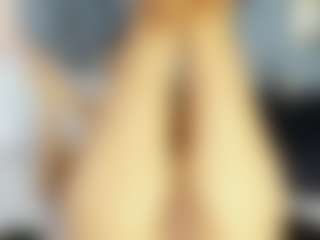 Live cam show with CarolinaSantana - Oil on CamwithHer
