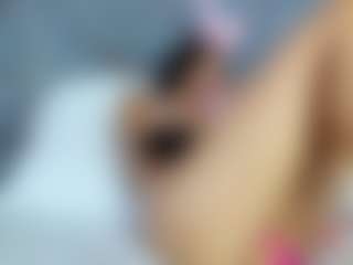 Live cam show with CarolinaSantana - Brown Eyes Curvy on Camiplay Live