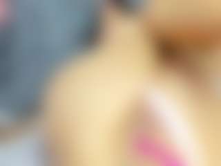 Live cam show with CarolinaSantana - Petite on Fling VIP Chat