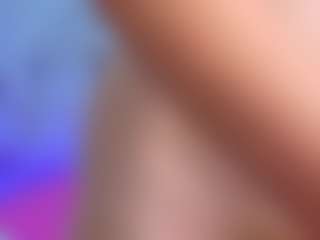 Live cam show with Cristin-Petite - Straight on Camsoda