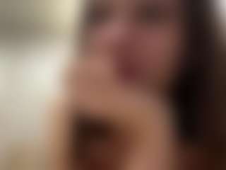Live cam show with DonettaChochrek - Public on Camming Site