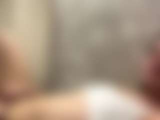 Live cam show with DonettaChochrek - Strip on Camsoda