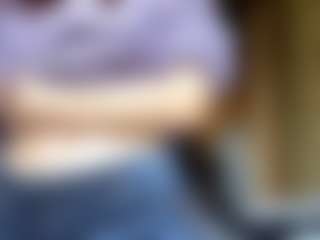 Live cam show with Roxy - Brown Hair on AdultVida.com