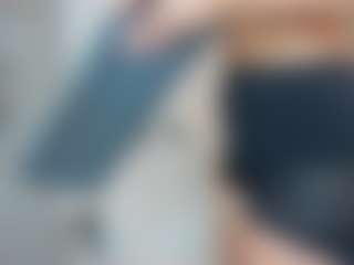 Naomi-Rossee's Live Sex Cam Show