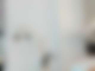 Live cam show with Naomi-Rossee - Handjob on Free Soda