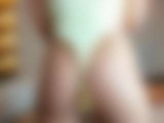 Live cam show with Naomi-Rossee - Cowgirl on Camming Site