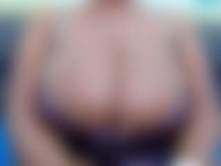 SexyBoobs44DD's Live Sex Cam Show