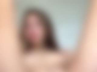 Live cam show with KristalTownsand - Skinny on slutload