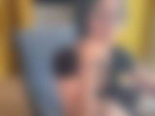 Live cam show with RezeBomb - New Teen (18+) on Hubzter Live