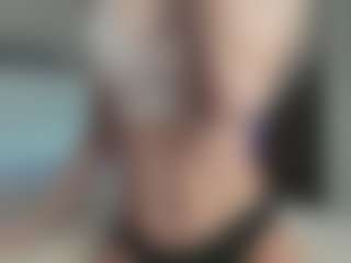 Live cam show with Breeze-see - Skinny on wildcum.com