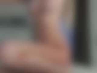 Live cam show with Breeze-see - Spank Brown Hair on Camsoda